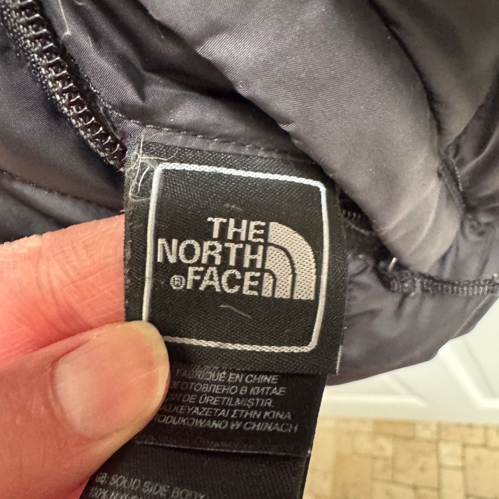 The North Face Girls Size Medium (10/12) Black & Plaid Reversible Puffer Jacket - Picture 3 of 15